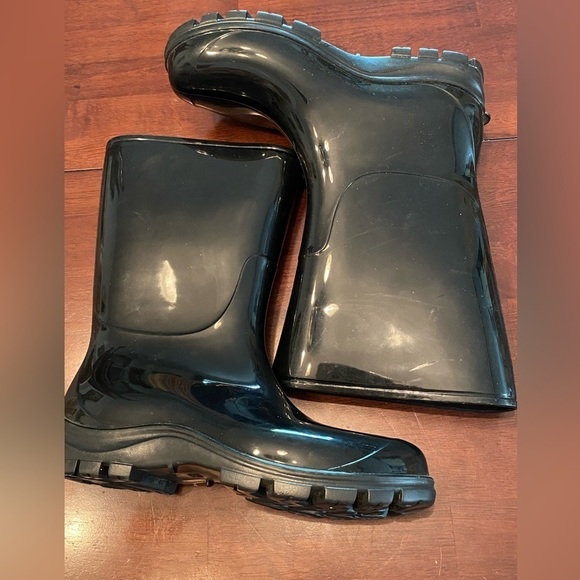 Black Asgard rain boots, size 37. (7). Good preowned condition. - Picture 2 of 5